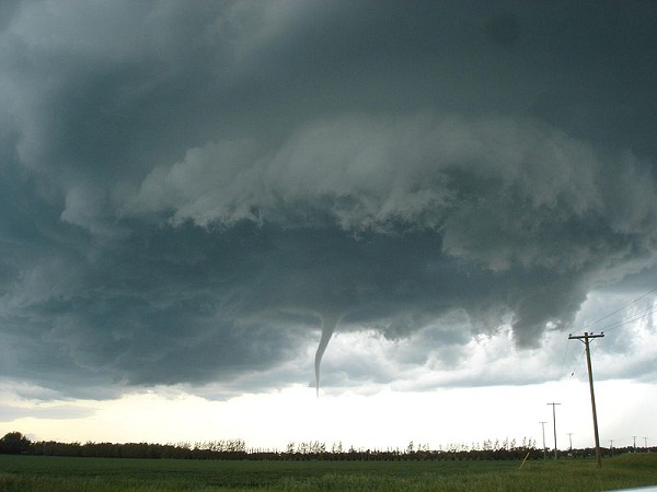  The funnel cloud that developed into the 2007 Elie, Manitoba tornado. 